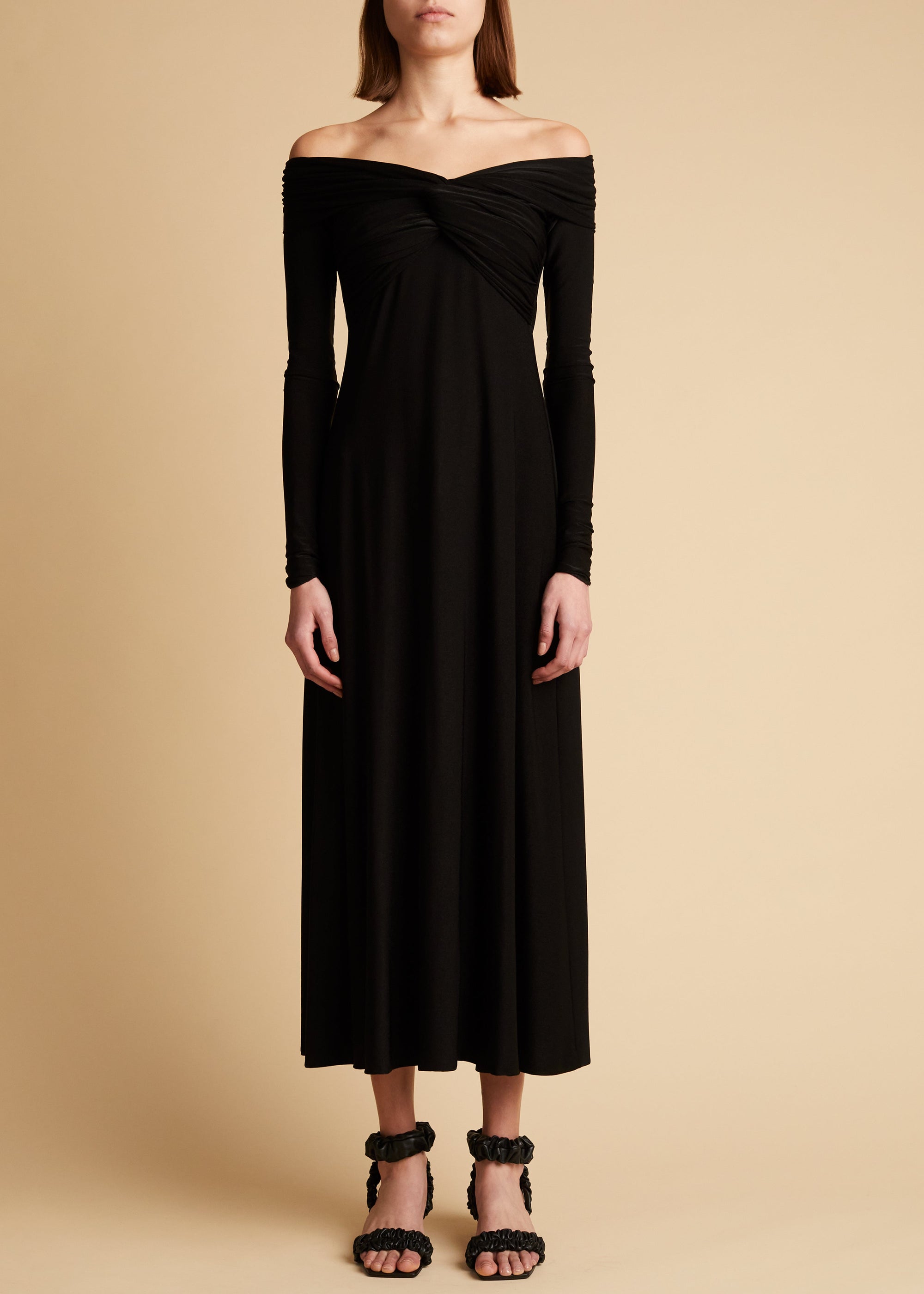 Robe Cerna - Black
