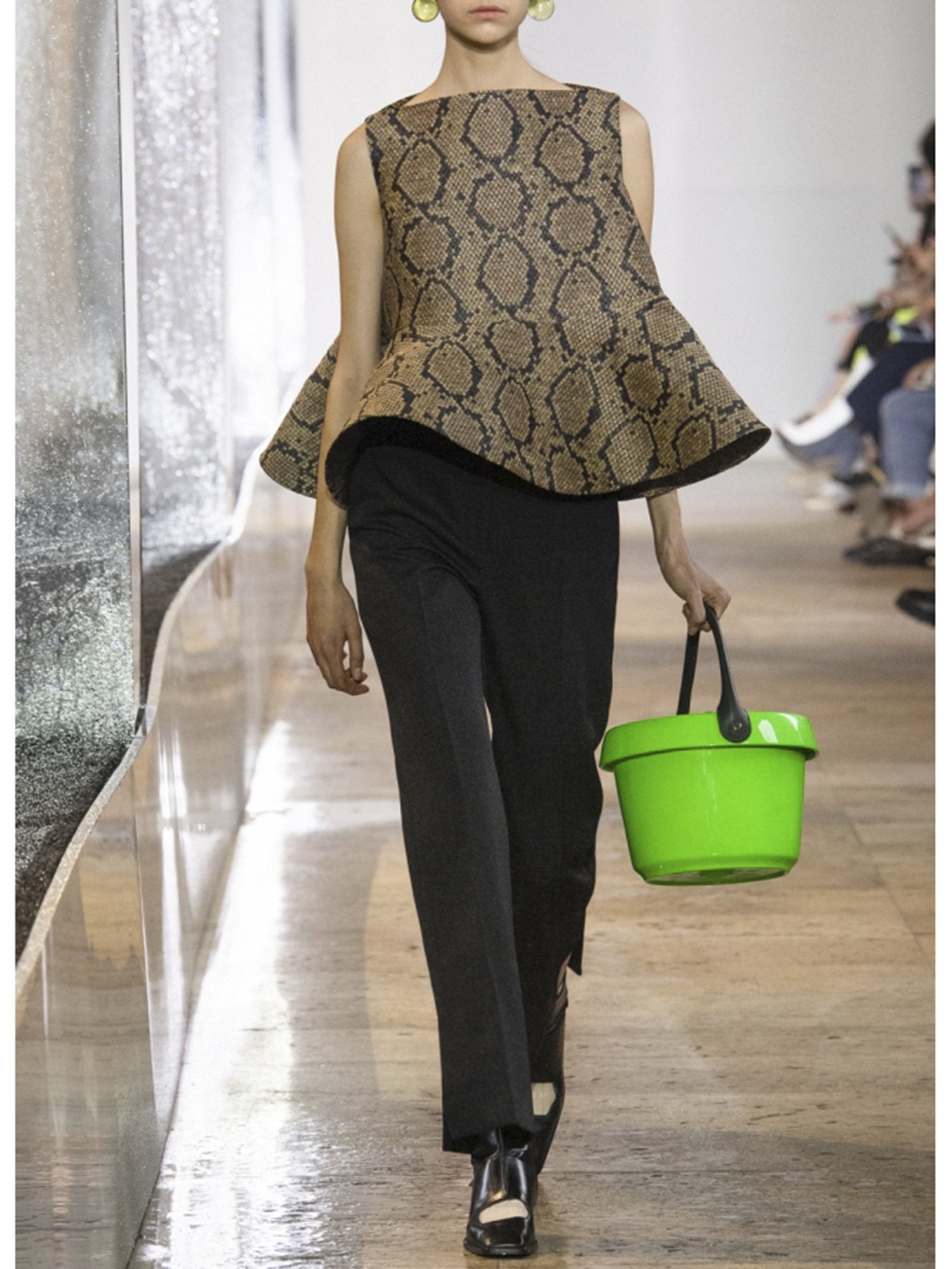 Top évasé sans manche en raffia python - Marron & Noir