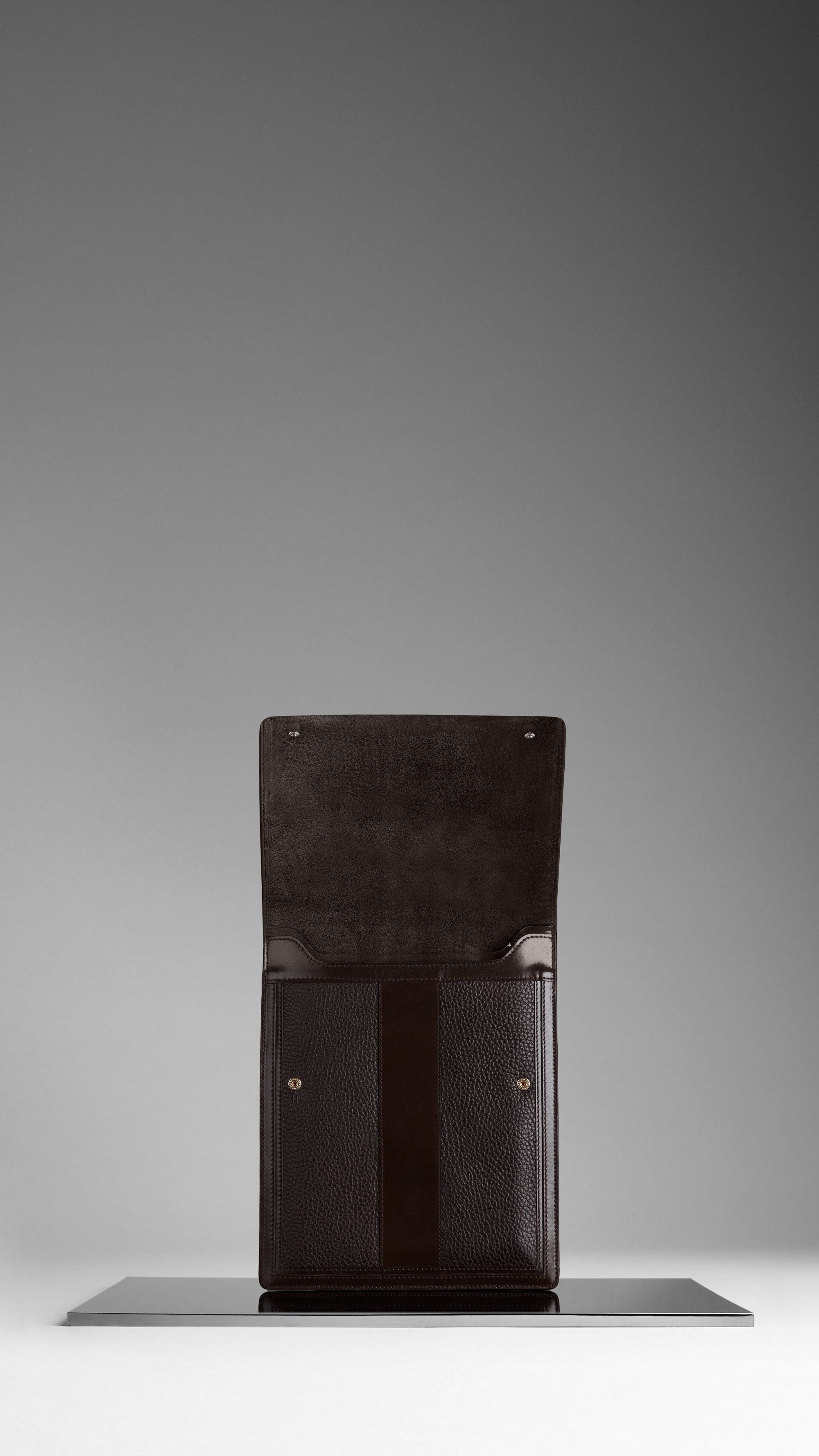 Étui pour iPad en cuir texturé - Dark Chocolate