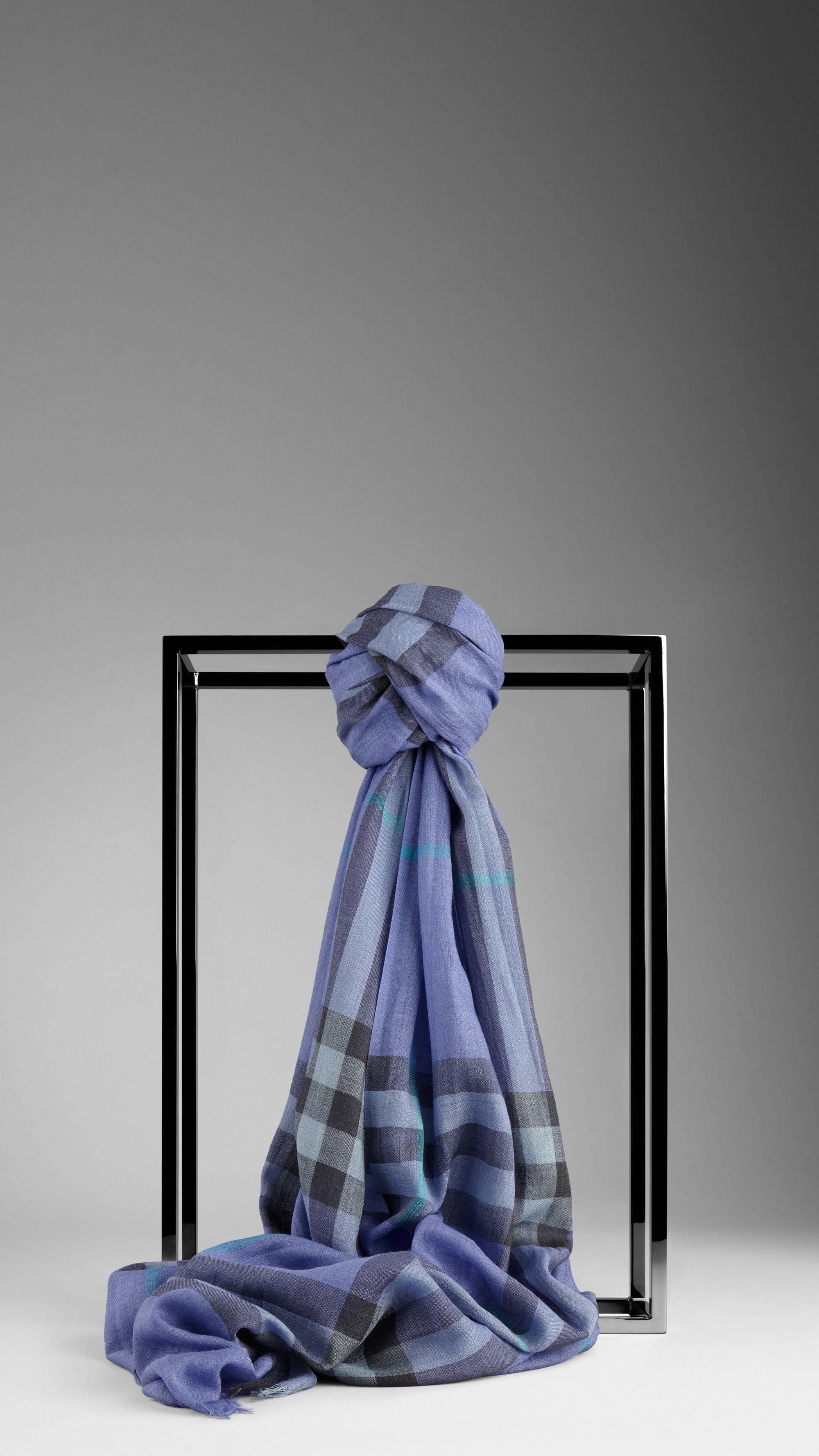 Foulard léger en laine et soie à motif check - Iris Blue