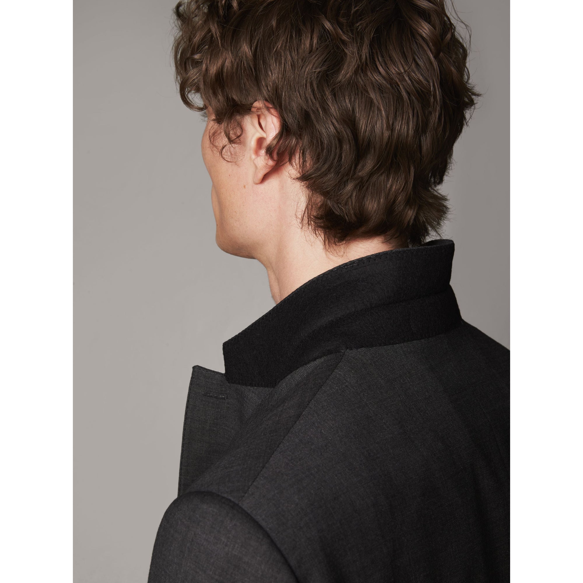 Costume de coupe moderne en laine vierge Travel Tailoring - Dark Grey Melange