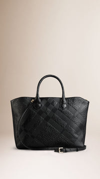 Sac tote medium en cuir gravé de check en relief - Black