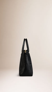 Sac tote medium en cuir gravé de check en relief - Black