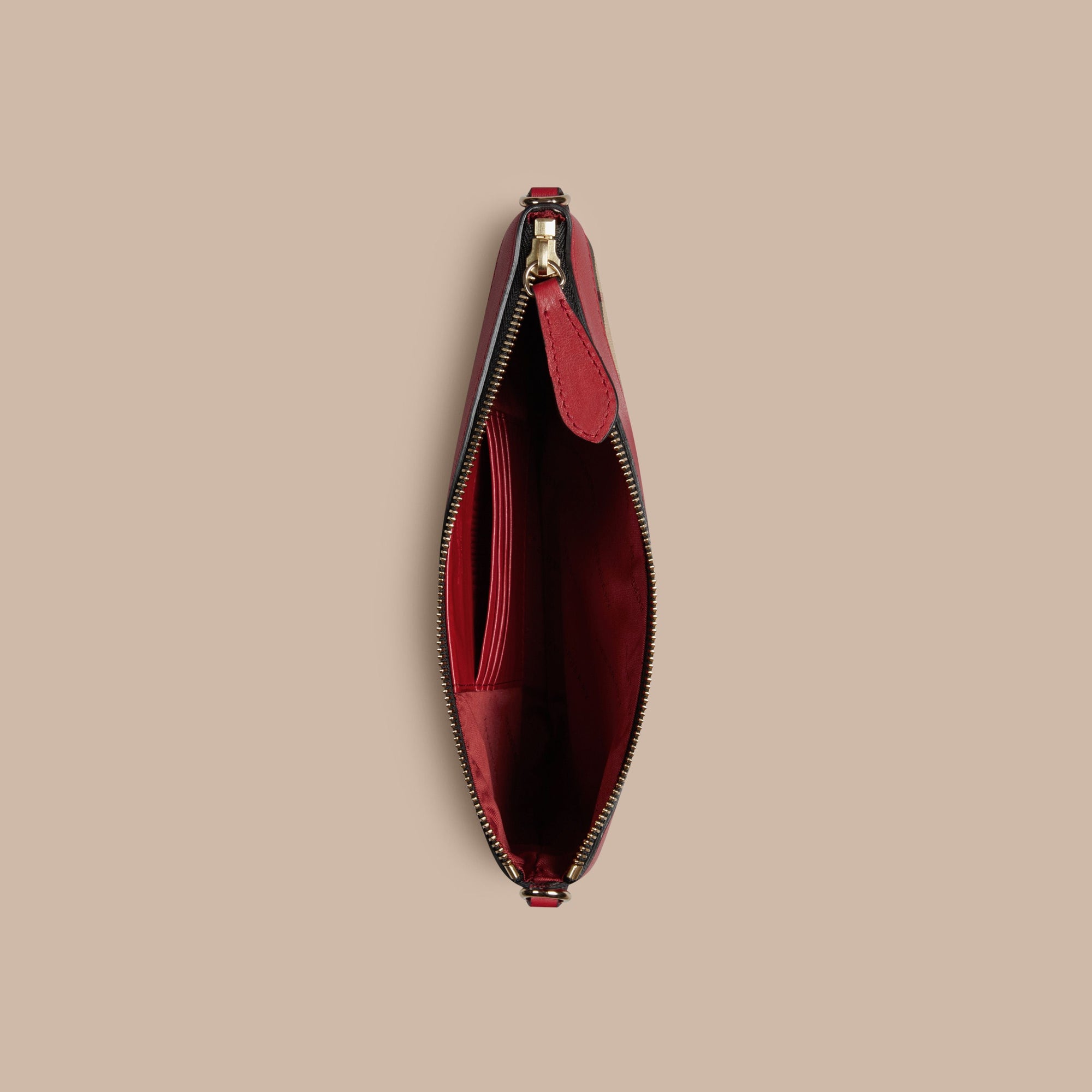 Clutch avec motif Horseferry check et panneau en cuir - Parade Red