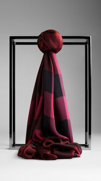 Foulard en satin de soie à motif check - Deep Claret