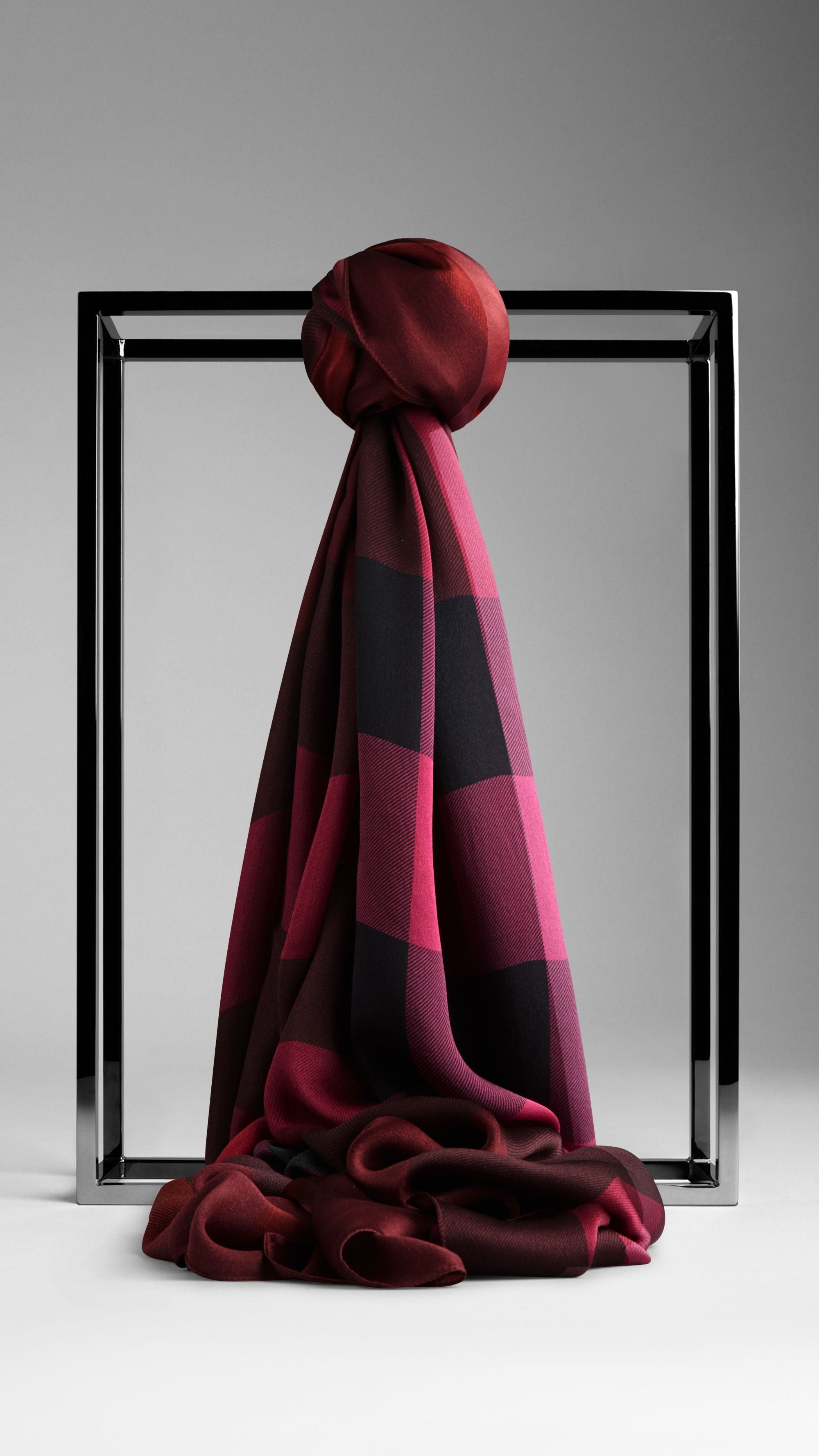 Foulard en satin de soie à motif check - Deep Claret