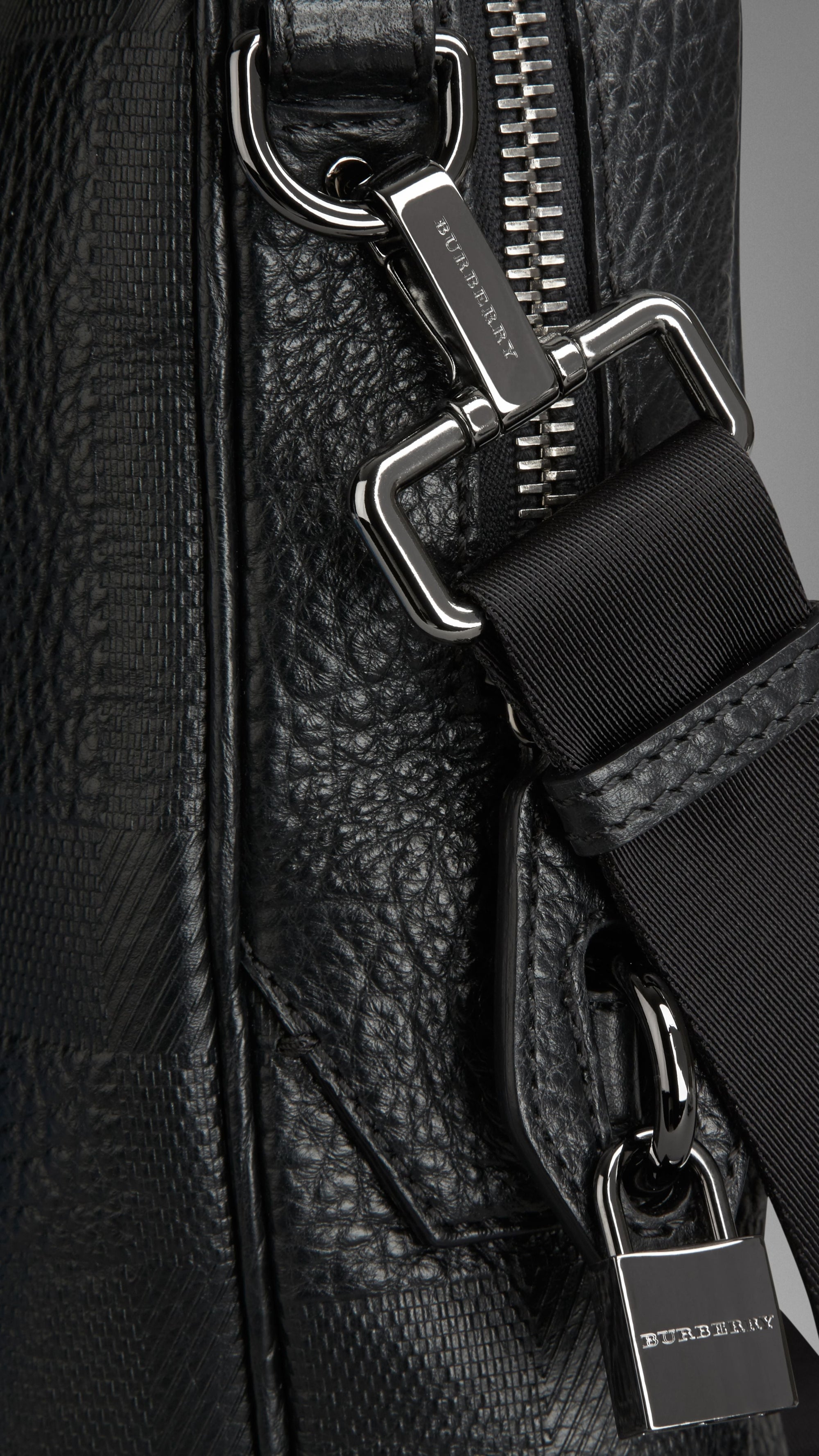 Attaché-case en cuir gravé de check en relief - Black