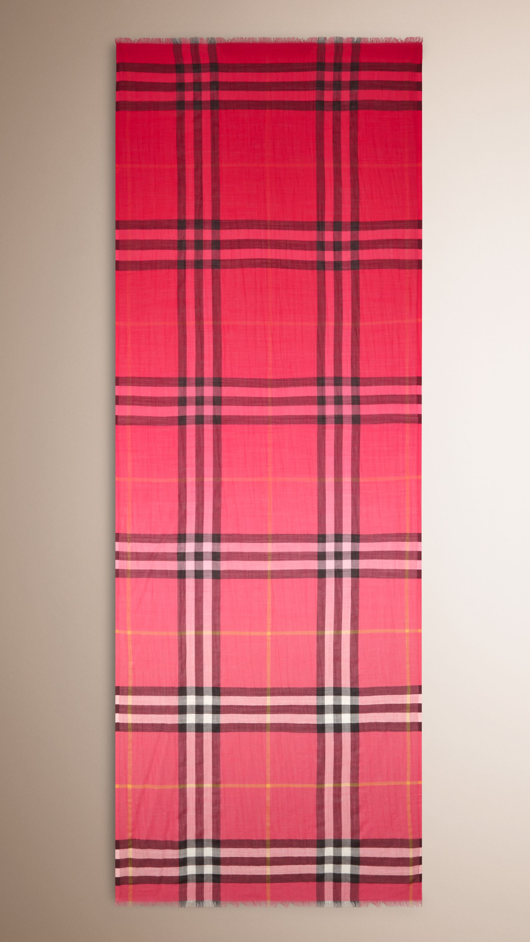 Écharpe légère en laine et soie à motif check ombré - Coral Pink
