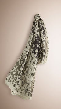 Foulard en georgette de soie à imprimé fauve - Stone Print