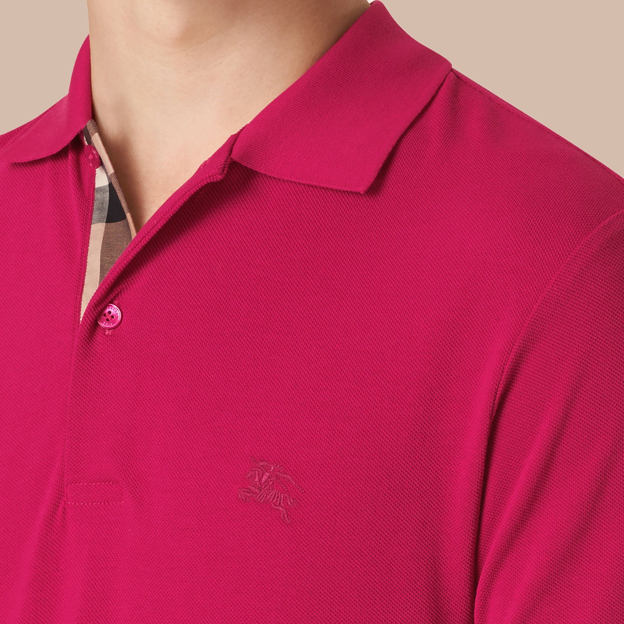 Polo en piqué de coton avec patte à motif check - Vibrant Fuchsia