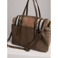 Sac à langer à motif House check avec détails en cuir - Taupe Grey