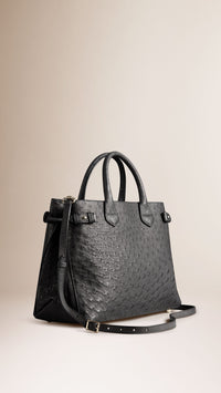 Sac The Banner medium en cuir d'autruche - Black