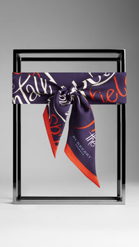 Foulard de soie fin à imprimé couverture de livre - Bright Indigo