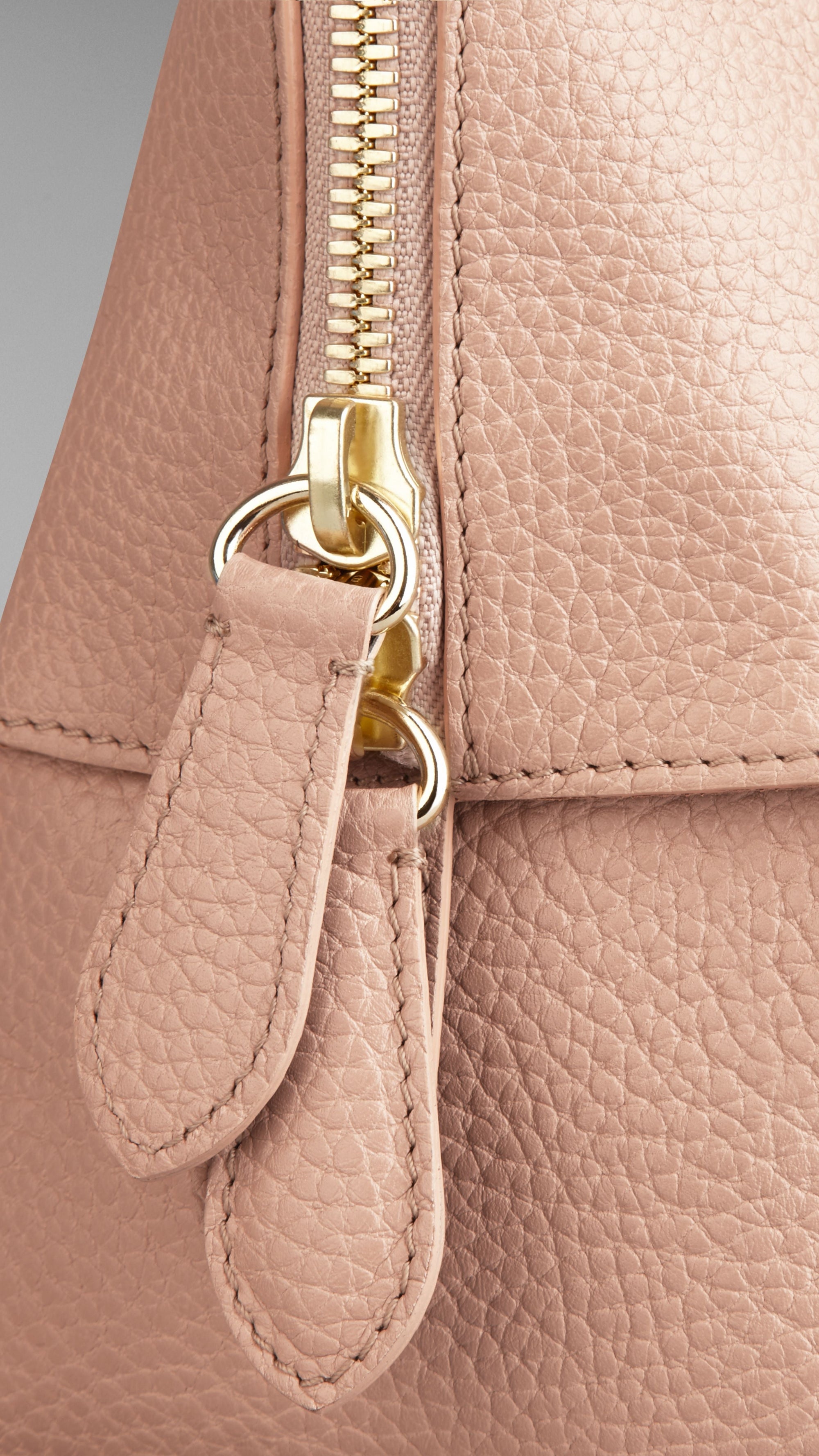 Petit sac bowling en cuir grainé - Light Nude
