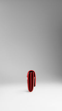 Portefeuille continental en cuir orné d'un motif House check - Military Red