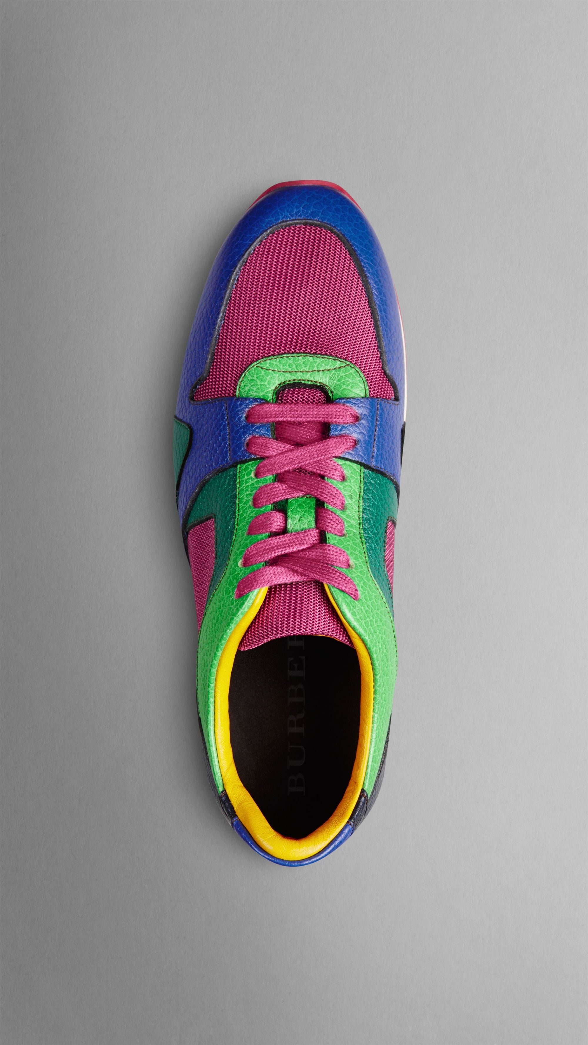 Tennis Field Sneaker color-block en cuir avec empiècements filet - Blue & Pink