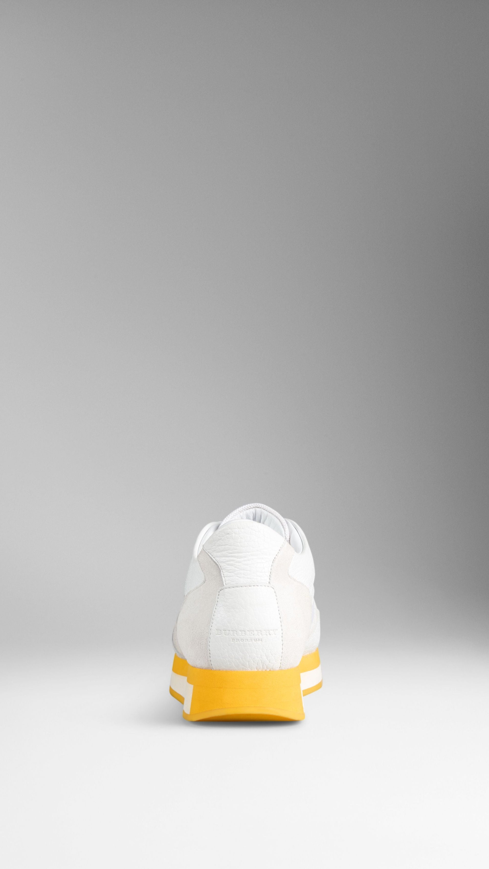 Tennis Field Sneaker en cuir velours et cuir - White & Daffodi Yellow