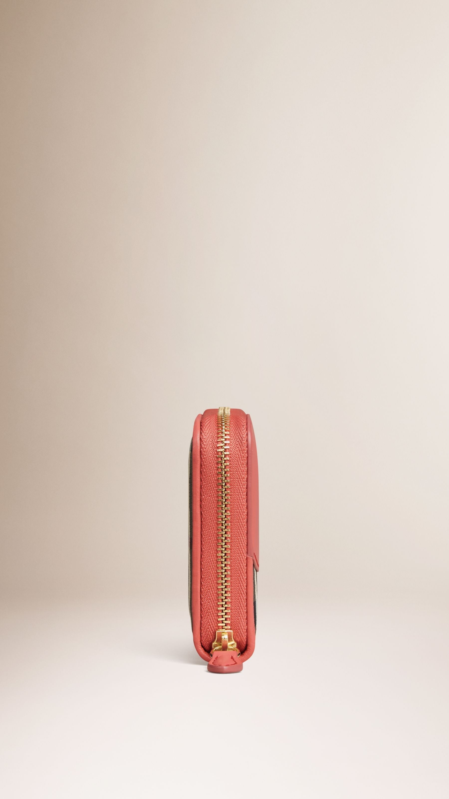 Petit portefeuille zippé en tissu Horseferry check et cuir - Coral Pink