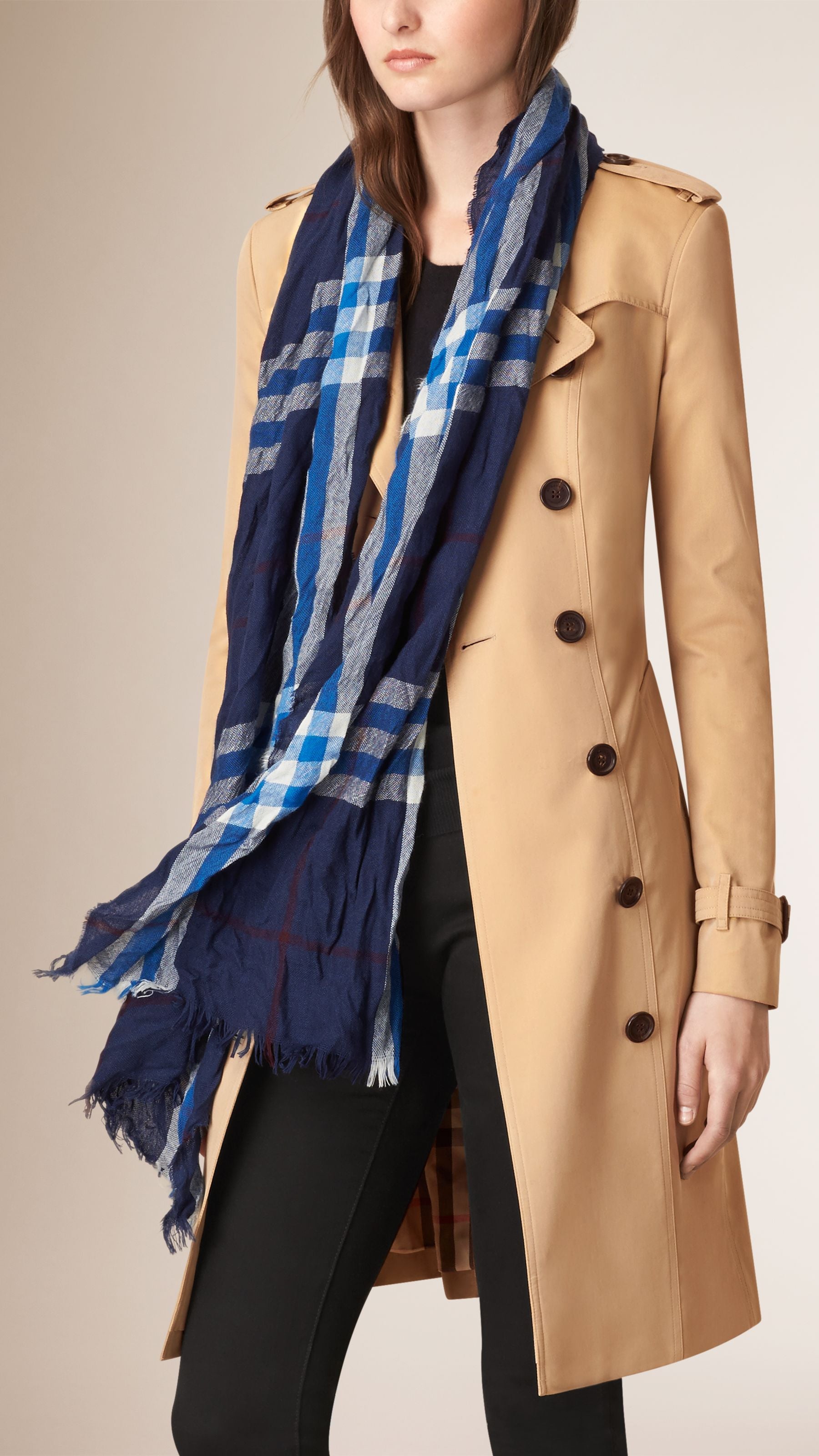 Écharpe à effet froissé en laine mérinos & cachemire - Navy & Bright Cobalt