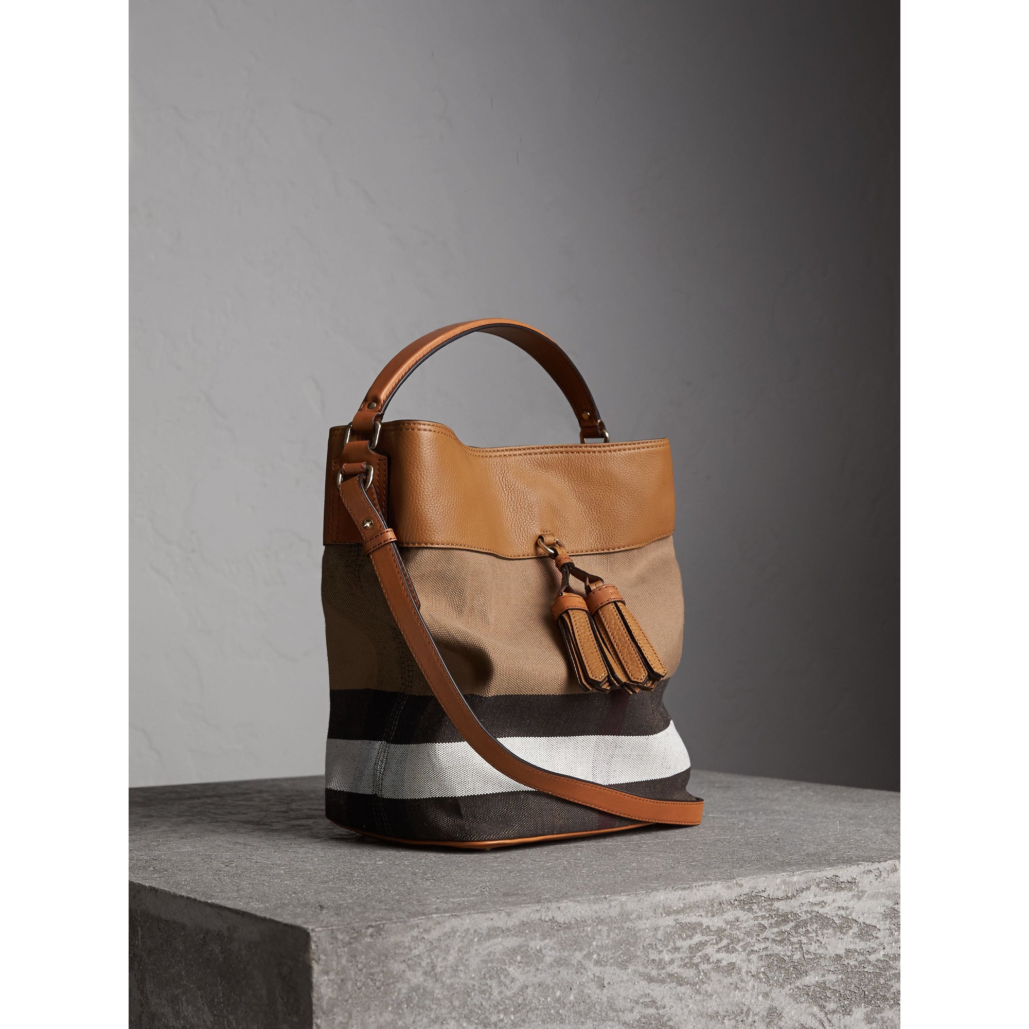 Sac The Ashby moyen à motif Canvas check avec cuir - Saddle Brown