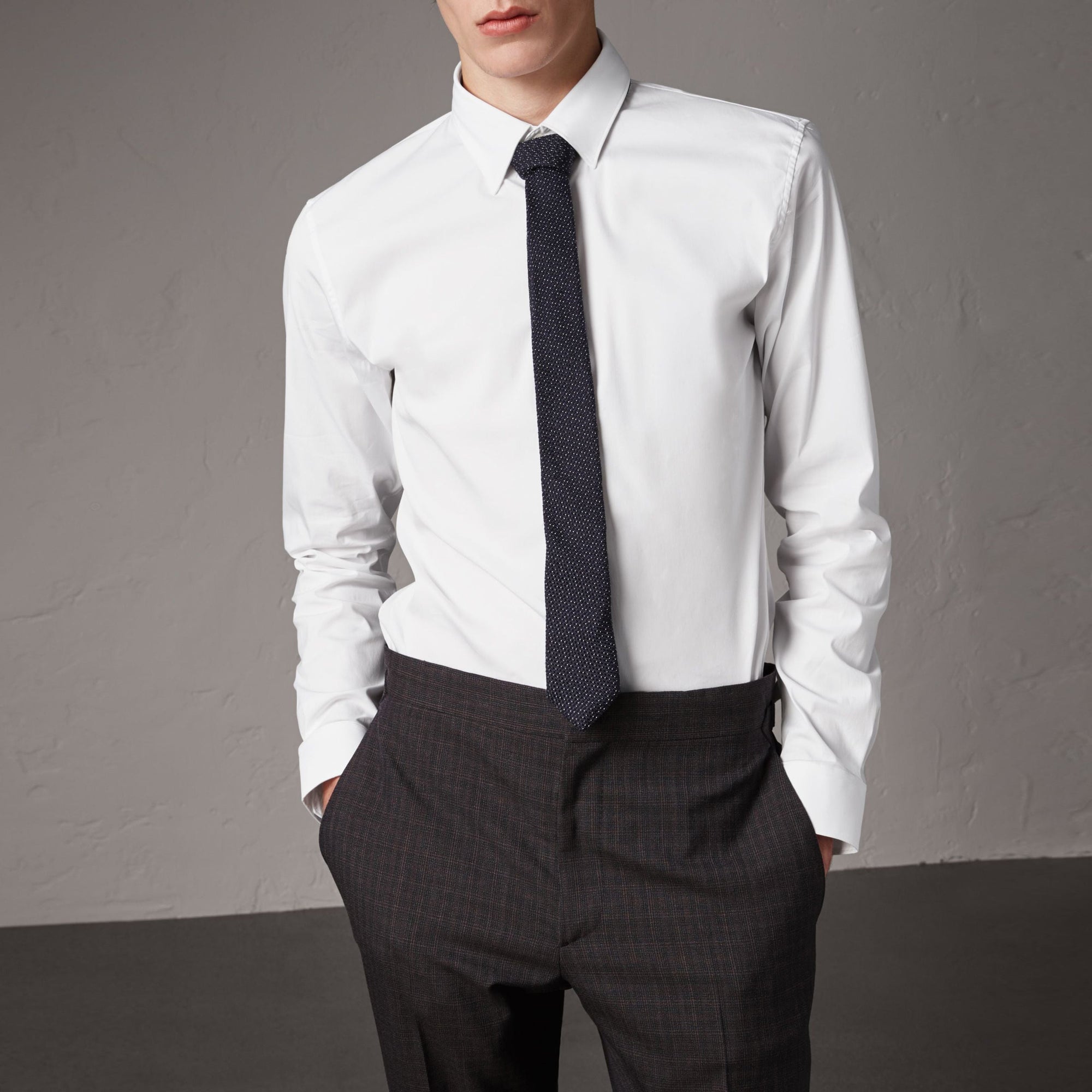 Chemise ajustée en coton extensible - White