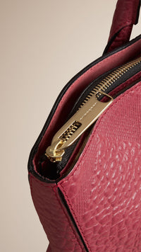 Sac tote medium en cuir à motif check en relief - Peony Rose