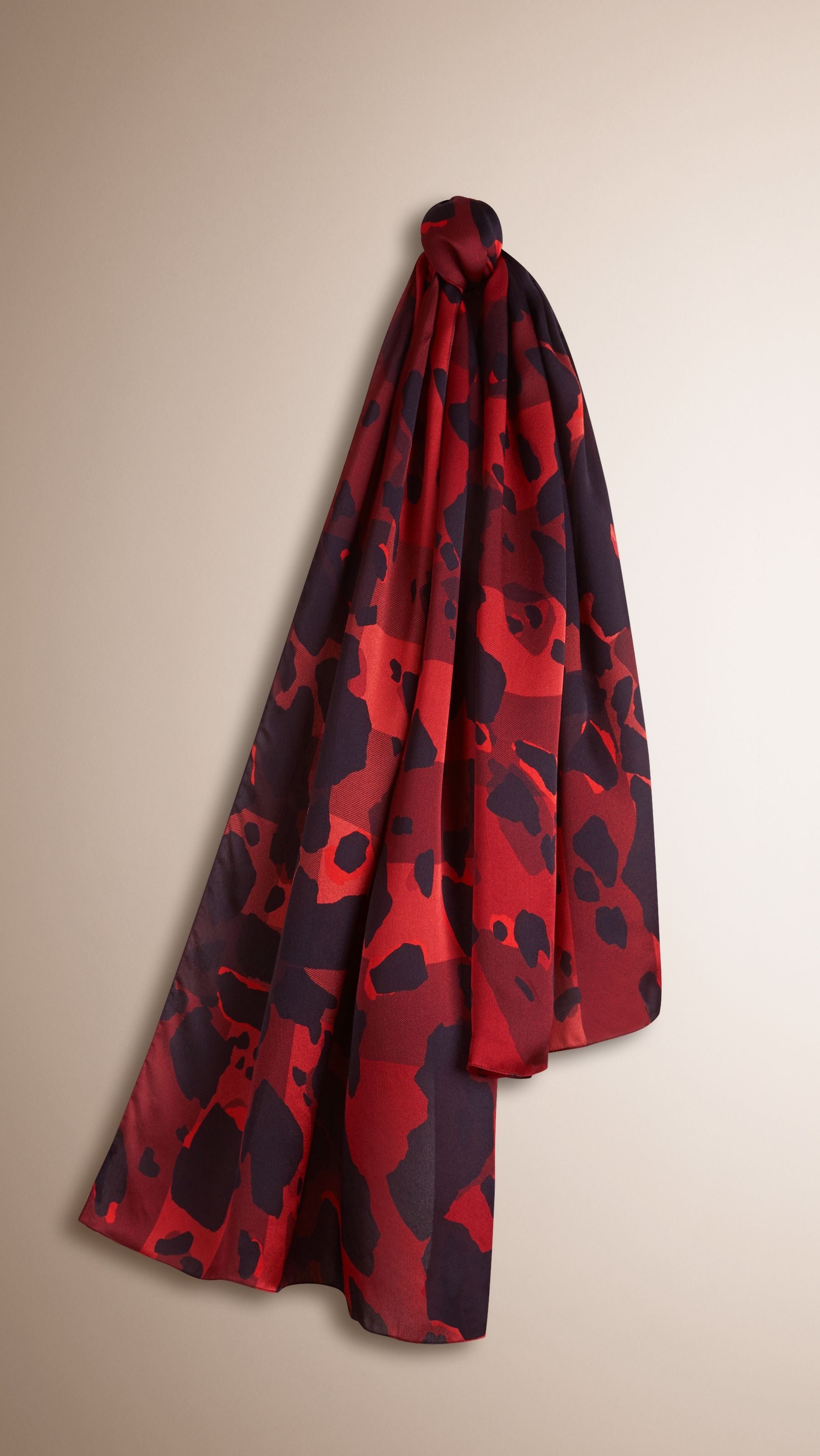 Foulard en soie à motif check avec imprimé fauve - Parade Red Print