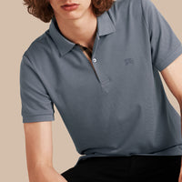 Polo en piqué de coton avec patte à motif check - Stone Blue