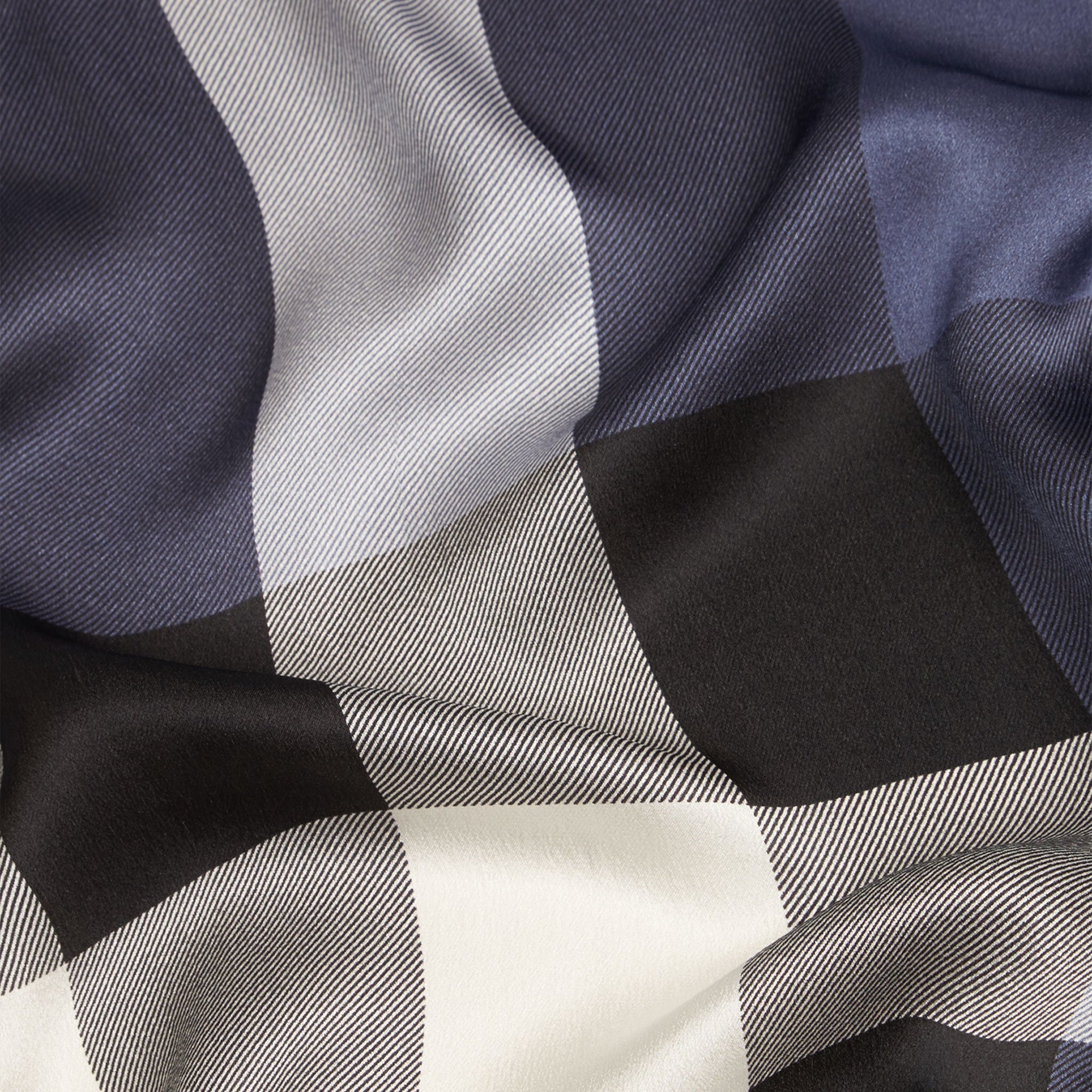 Écharpe en satin de soie à motif check - Thistle Blue