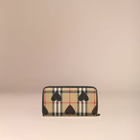 Portefeuille zippé à motif Horseferry check et à cœurs - Black