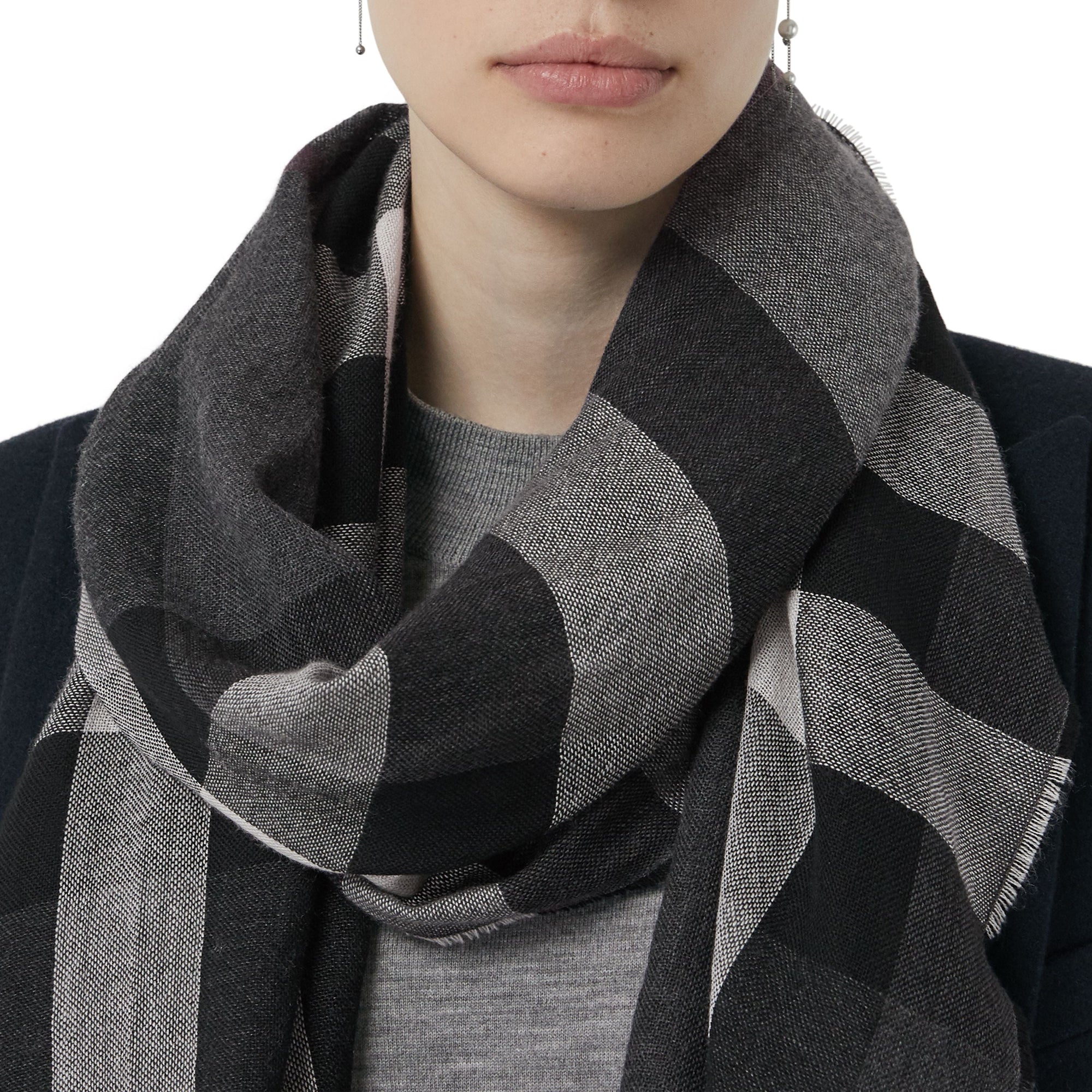Écharpe légère en laine et cachemire à motif check - Charcoal