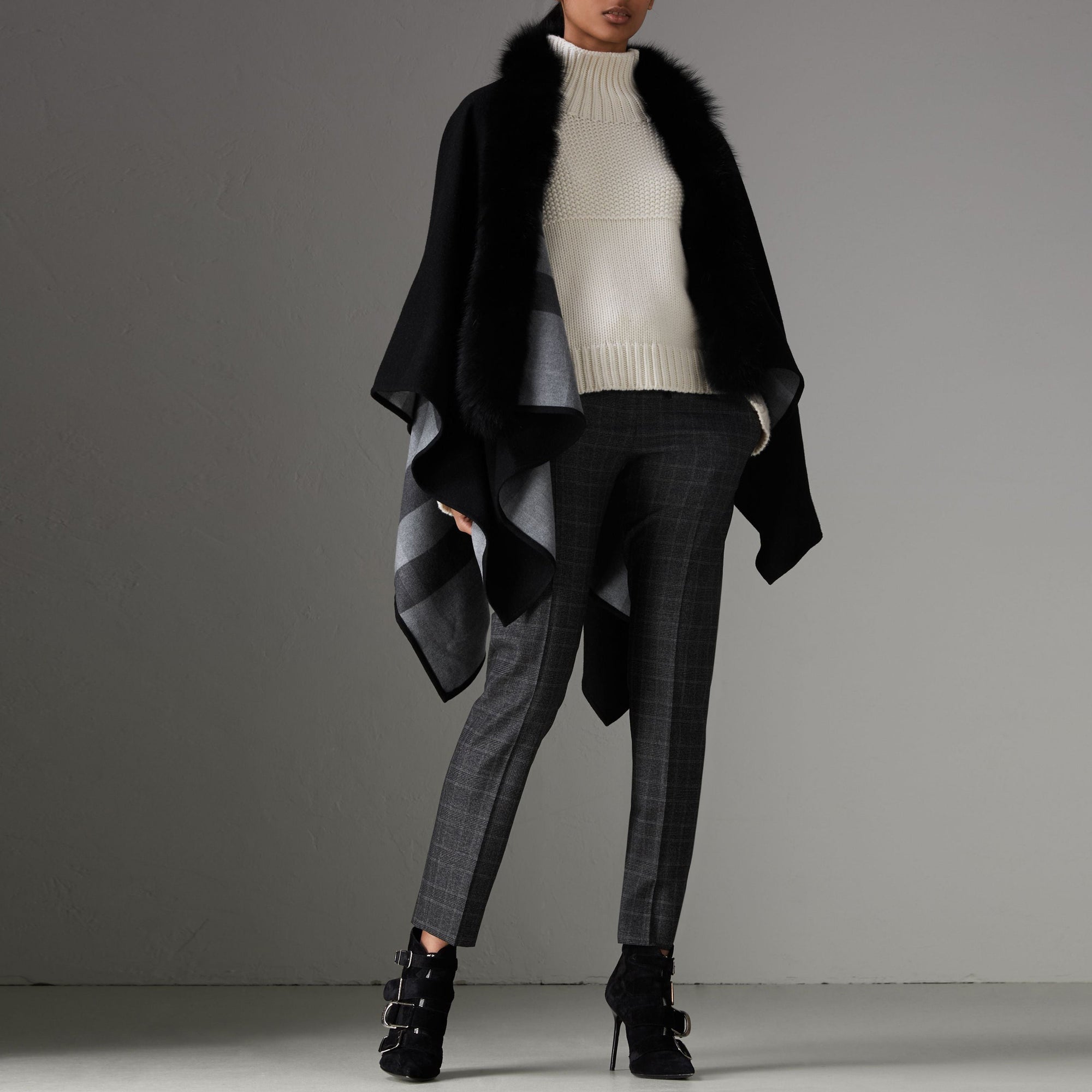 Poncho en laine mérinos avec parement en fourrure - Charcoal