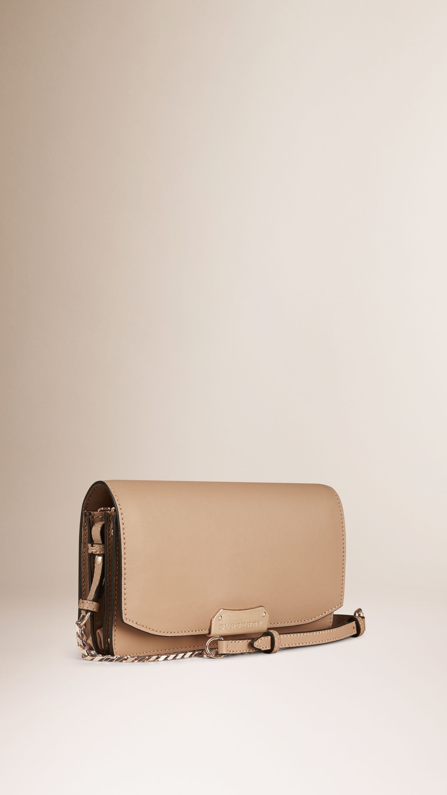 Clutch en cuir avec chaîne - Honey