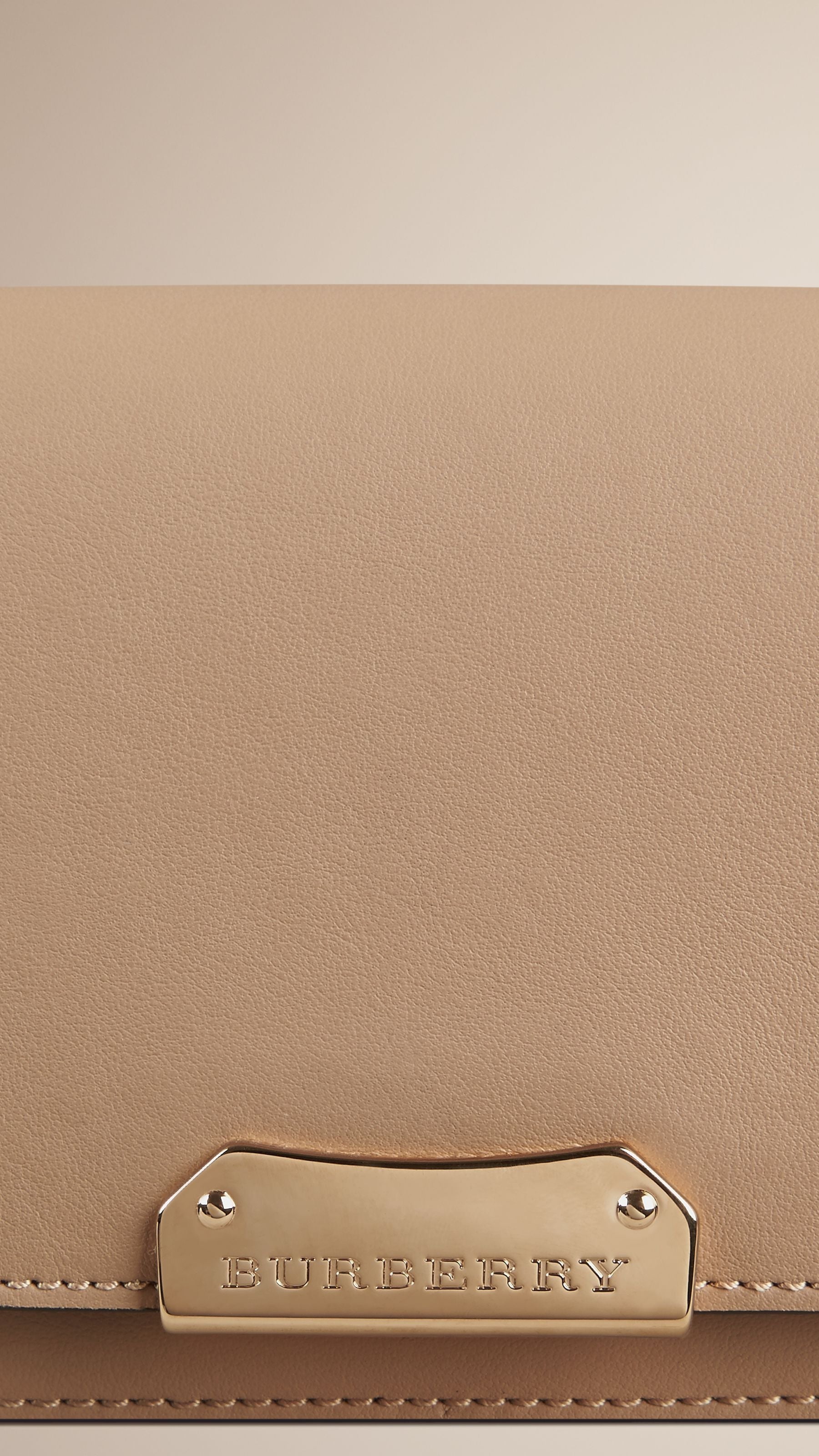Clutch en cuir avec chaîne - Honey