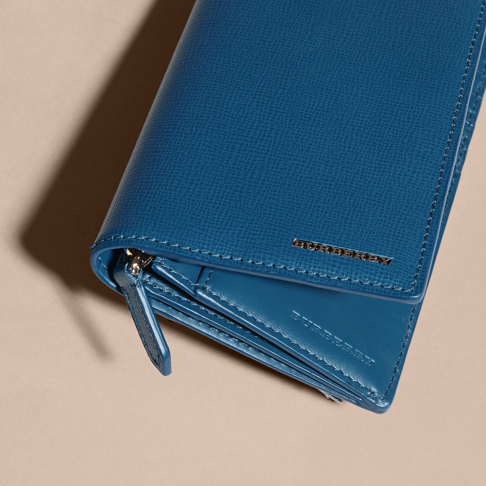 Portefeuille continental en cuir London - Mineral Blue