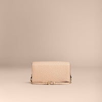 Clutch en cuir grené emblématique avec chaîne - Pale Apricot