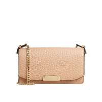 Clutch en cuir grené emblématique avec chaîne - Pale Apricot