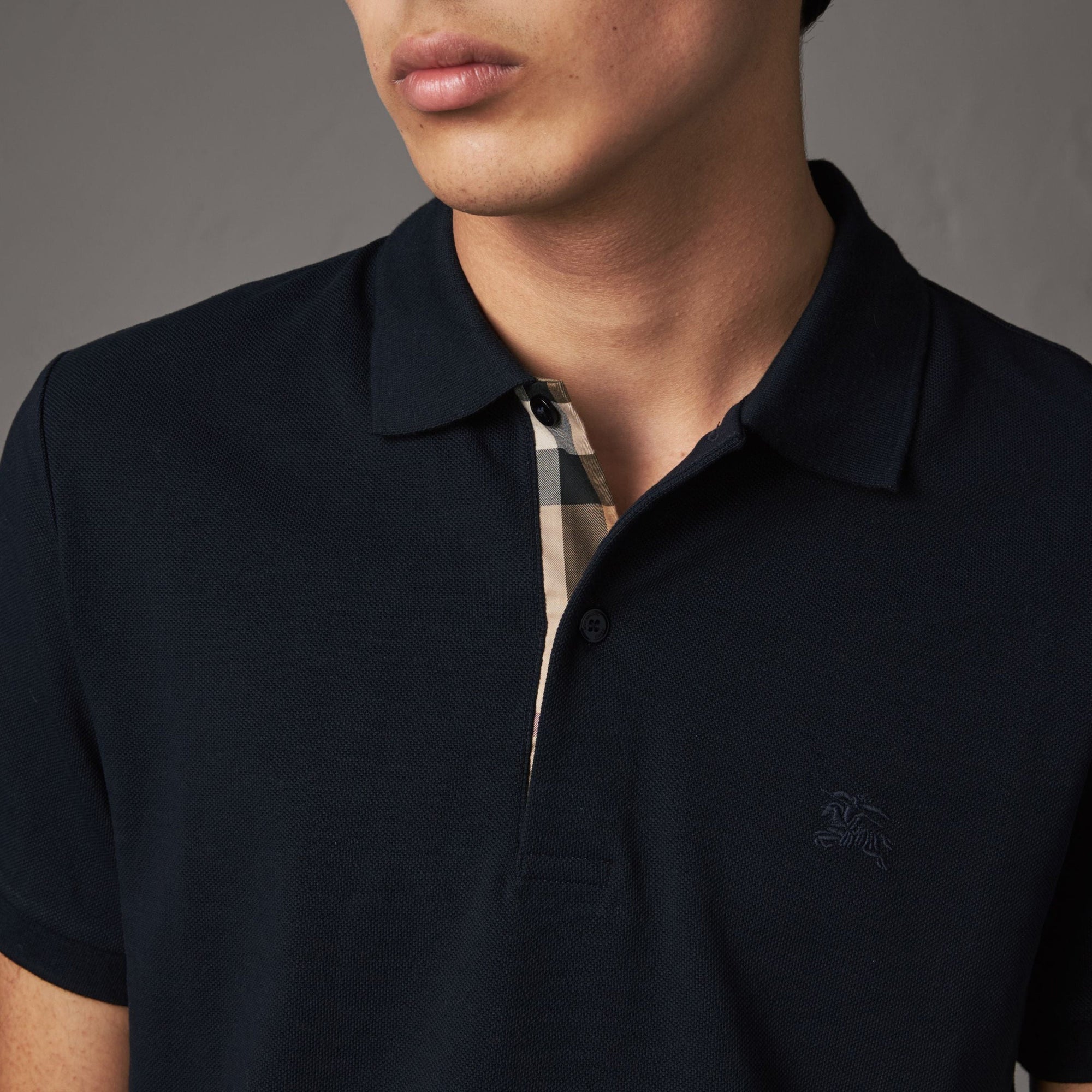 Polo en piqué de coton avec patte à motif check - Dark Navy