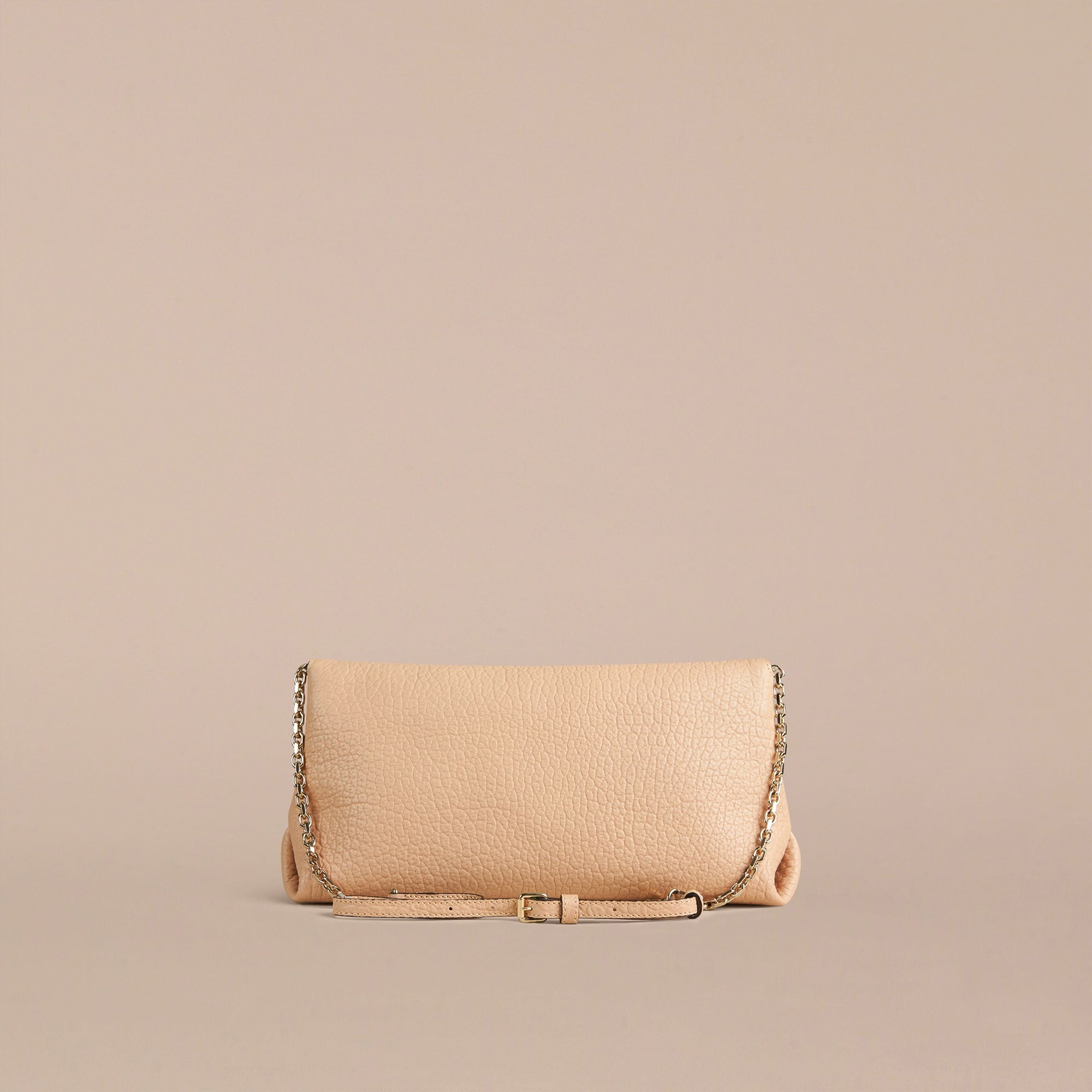 Clutch medium en cuir grainé emblématique - Pale Apricot