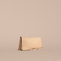 Clutch medium en cuir grainé emblématique - Pale Apricot