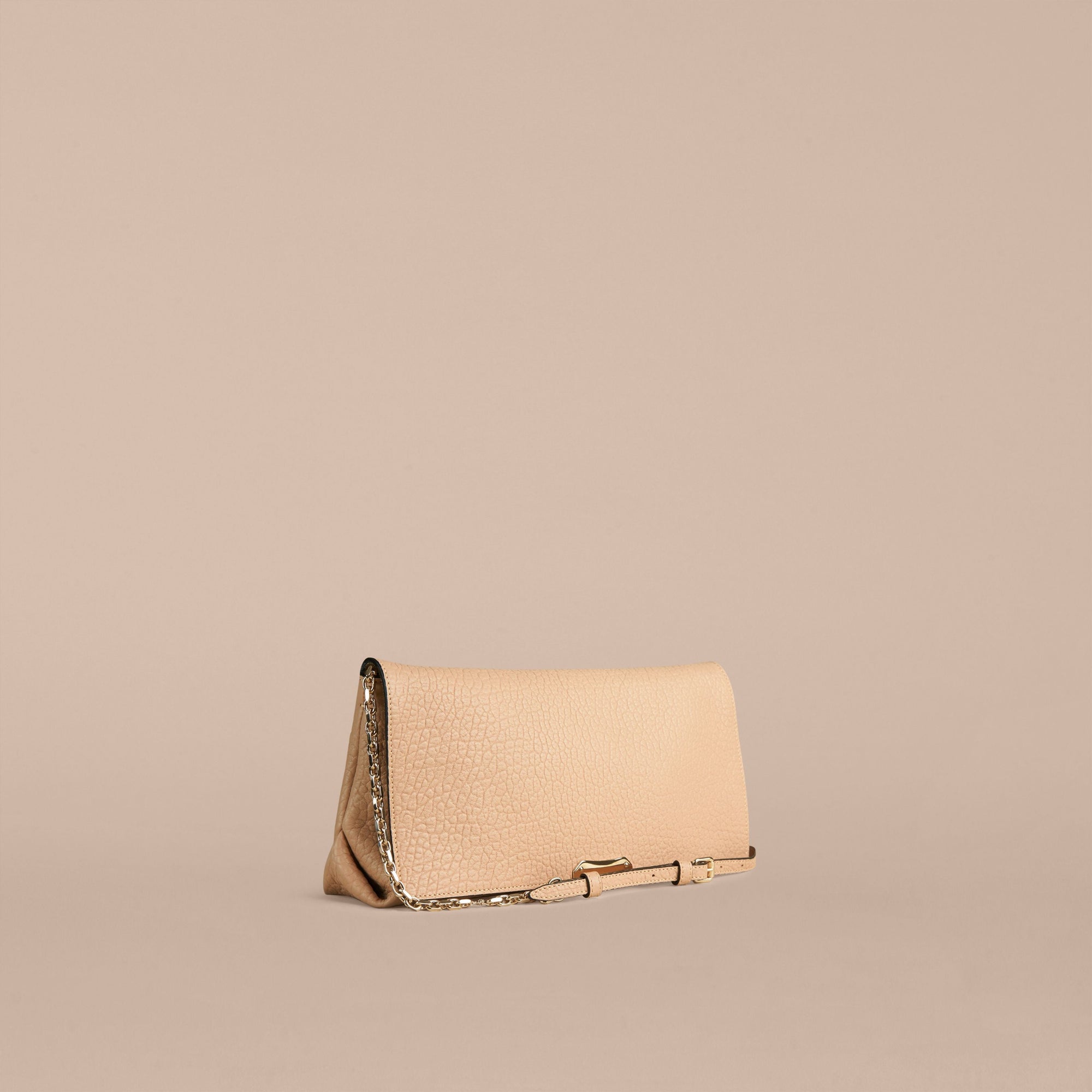 Clutch medium en cuir grainé emblématique - Pale Apricot