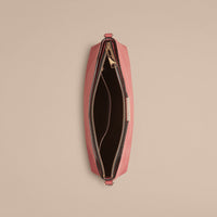 Petit clutch en cuir avec motif check en relief - Antique Rose