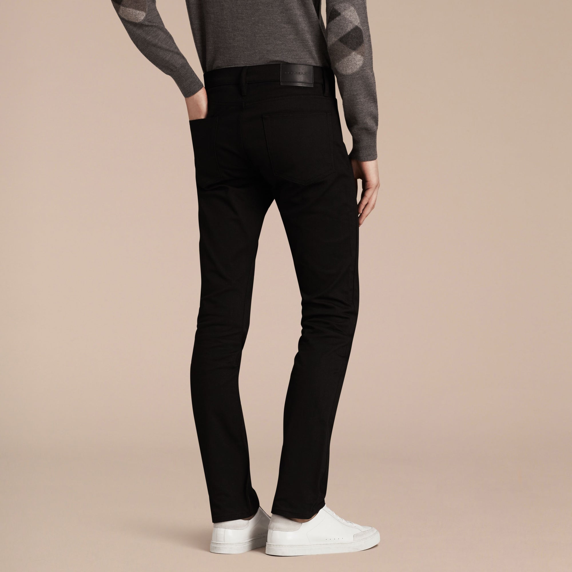 Jean délavé de coupe droite en denim extensible - Black