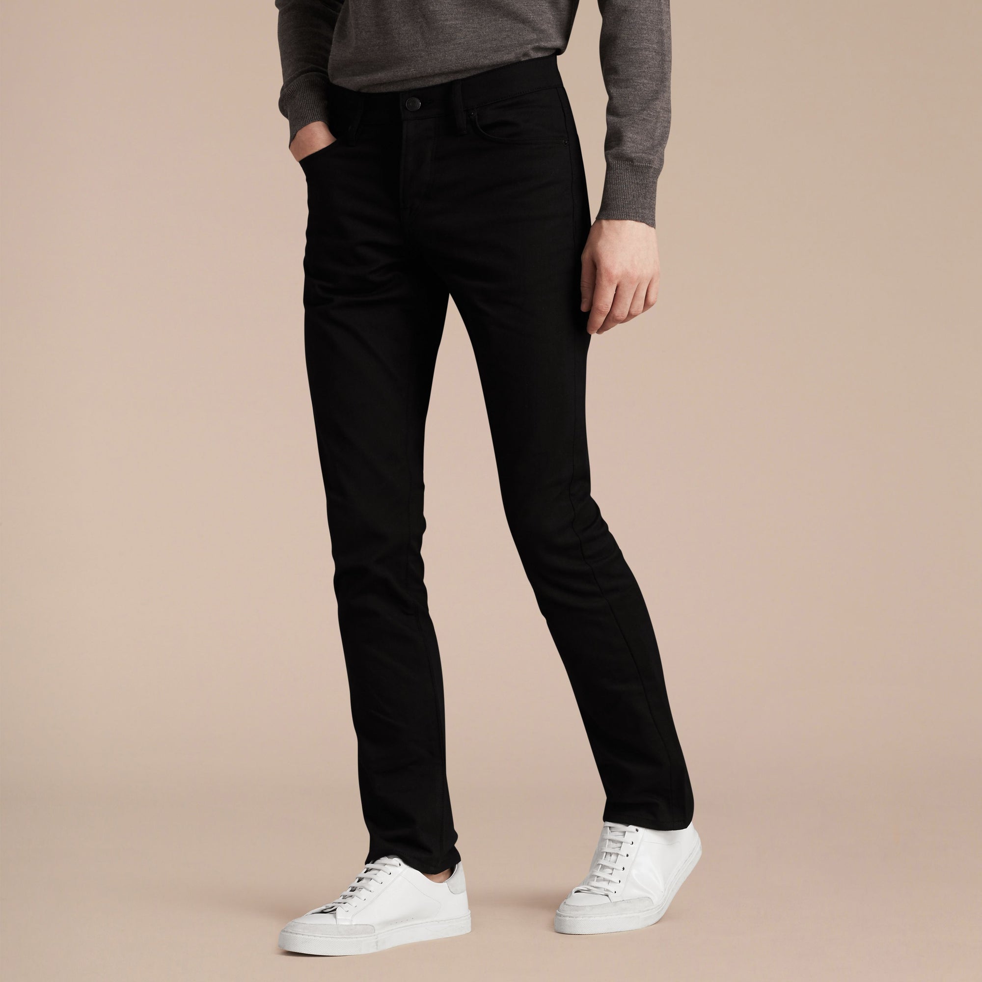 Jean délavé de coupe droite en denim extensible - Black