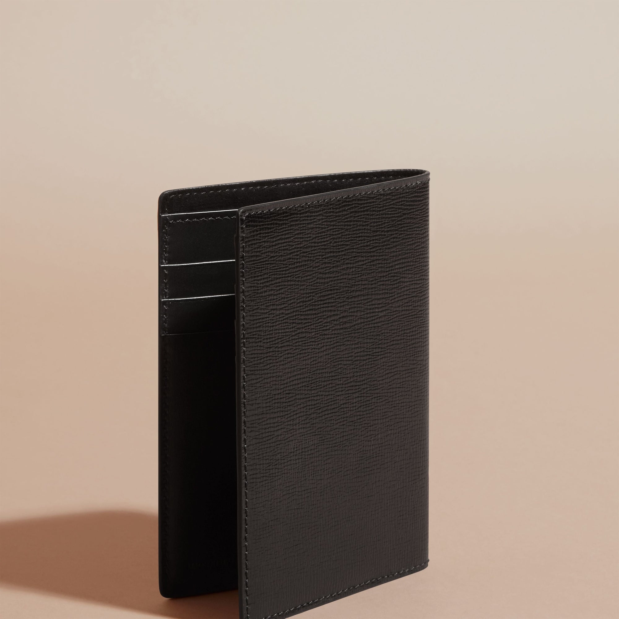 Étui pour passeport avec porte-cartes en cuir London - Black
