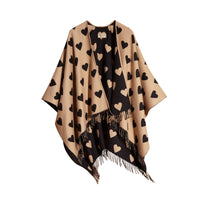Poncho en jacquard de laine mérinos avec imprimé à cœurs - Camel & Black