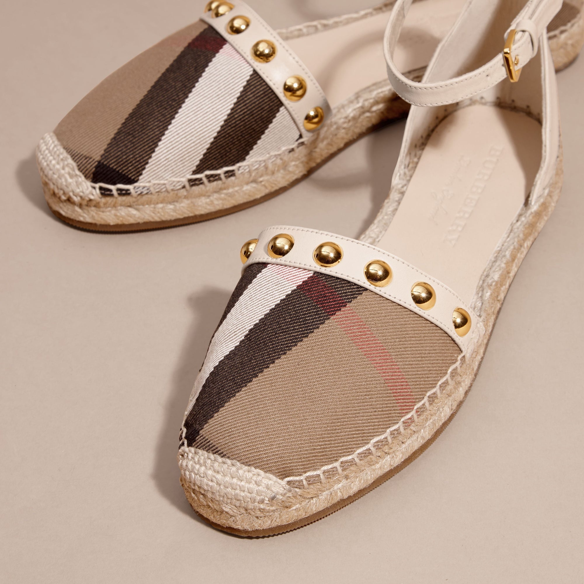 Sandales espadrilles en cuir clouté et coton House check - Cream