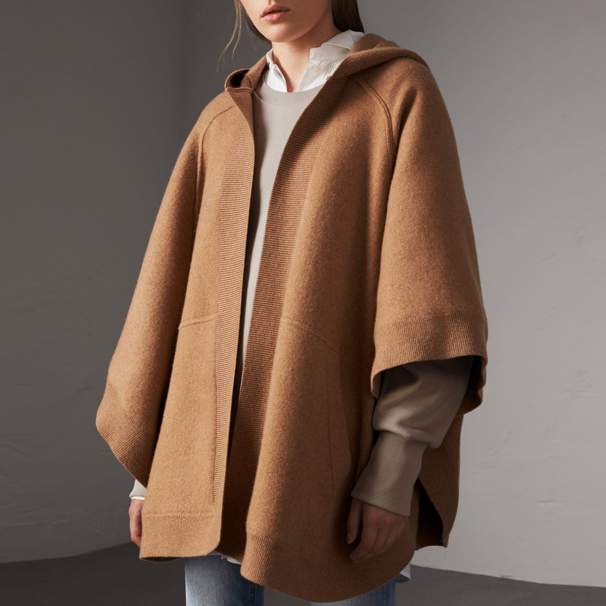 Poncho à capuche en laine et cachemire mélangés - Camel