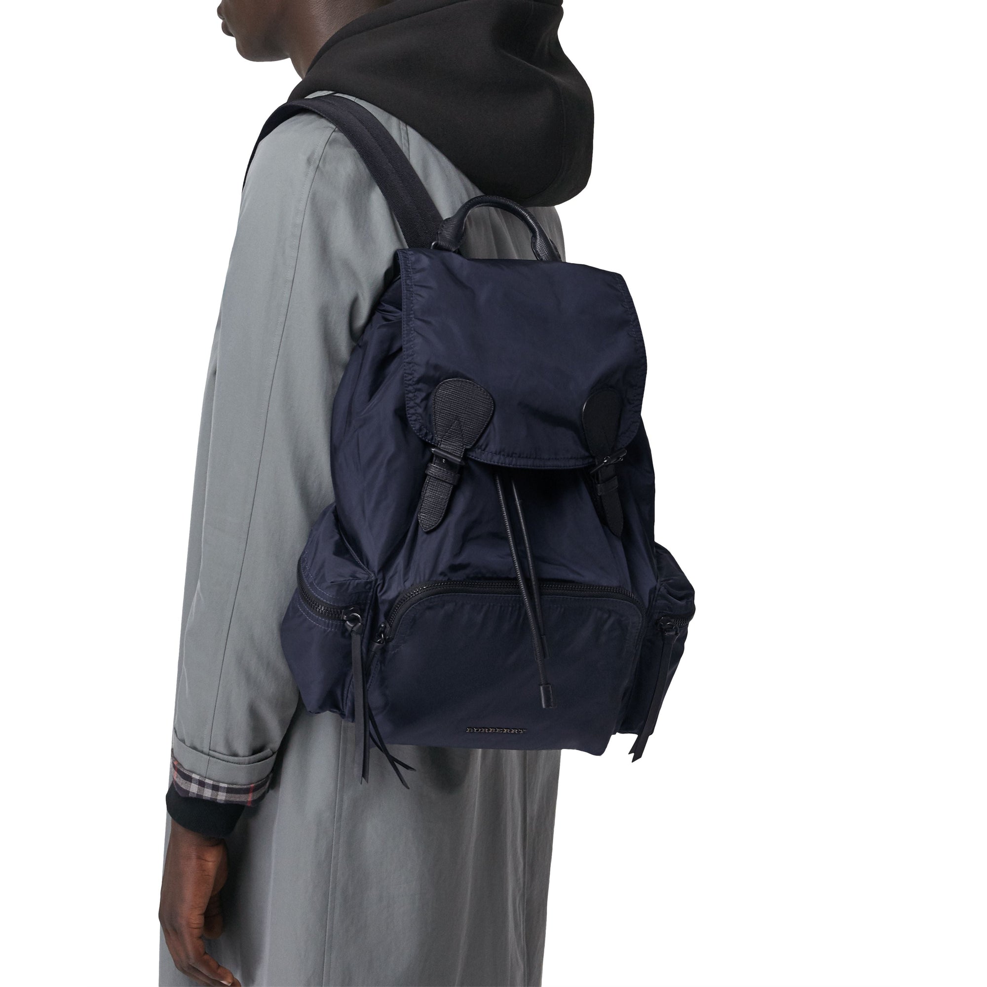 Grand sac The Rucksack en nylon technique et cuir - Ink Blue