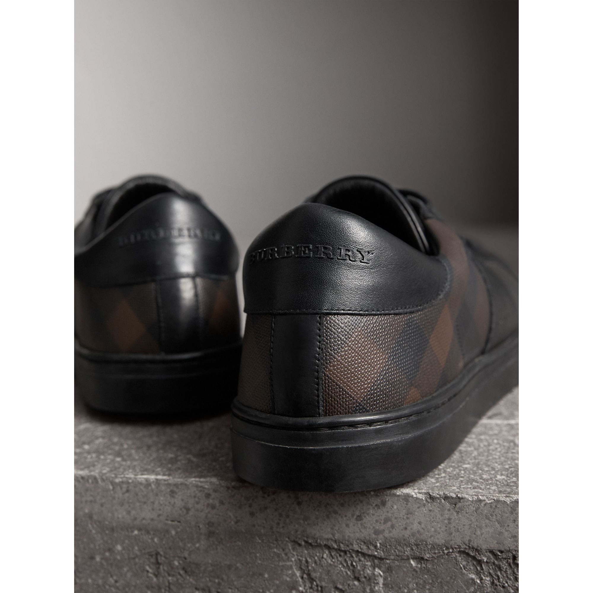 Sneakers en cuir et tissu London check - Smoked Chocolate